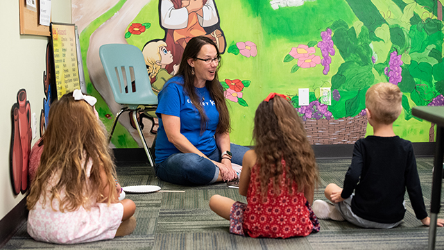 Melbourne Kids-Teacher Sitting on Floor with Kids-640x360
